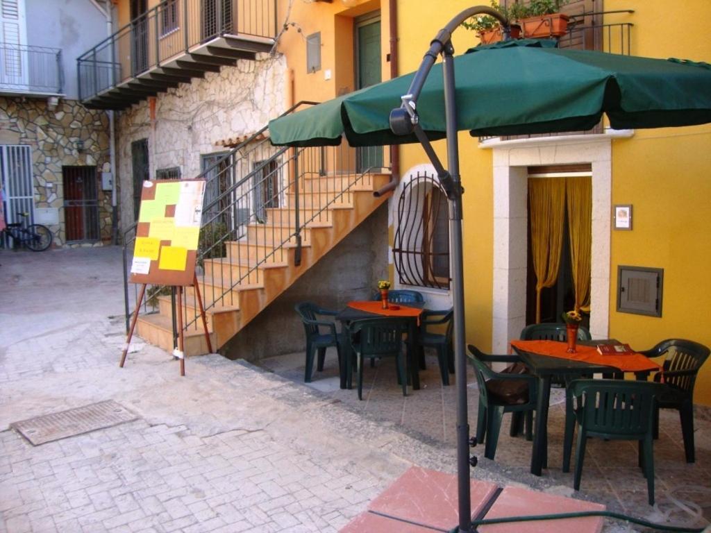 Case Albergo Al Cortiletto Ліката Екстер'єр фото