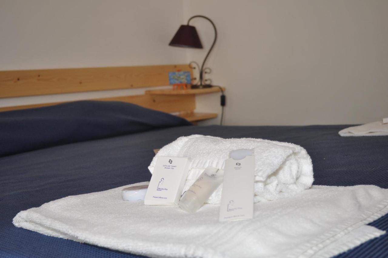 Case Albergo Al Cortiletto Ліката Номер фото